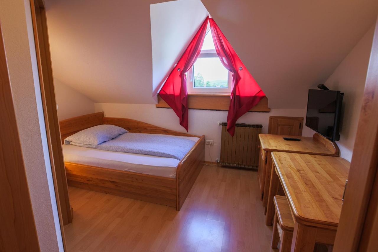 Вілла Domacija Malnarjevi Villa Slavina Екстер'єр фото