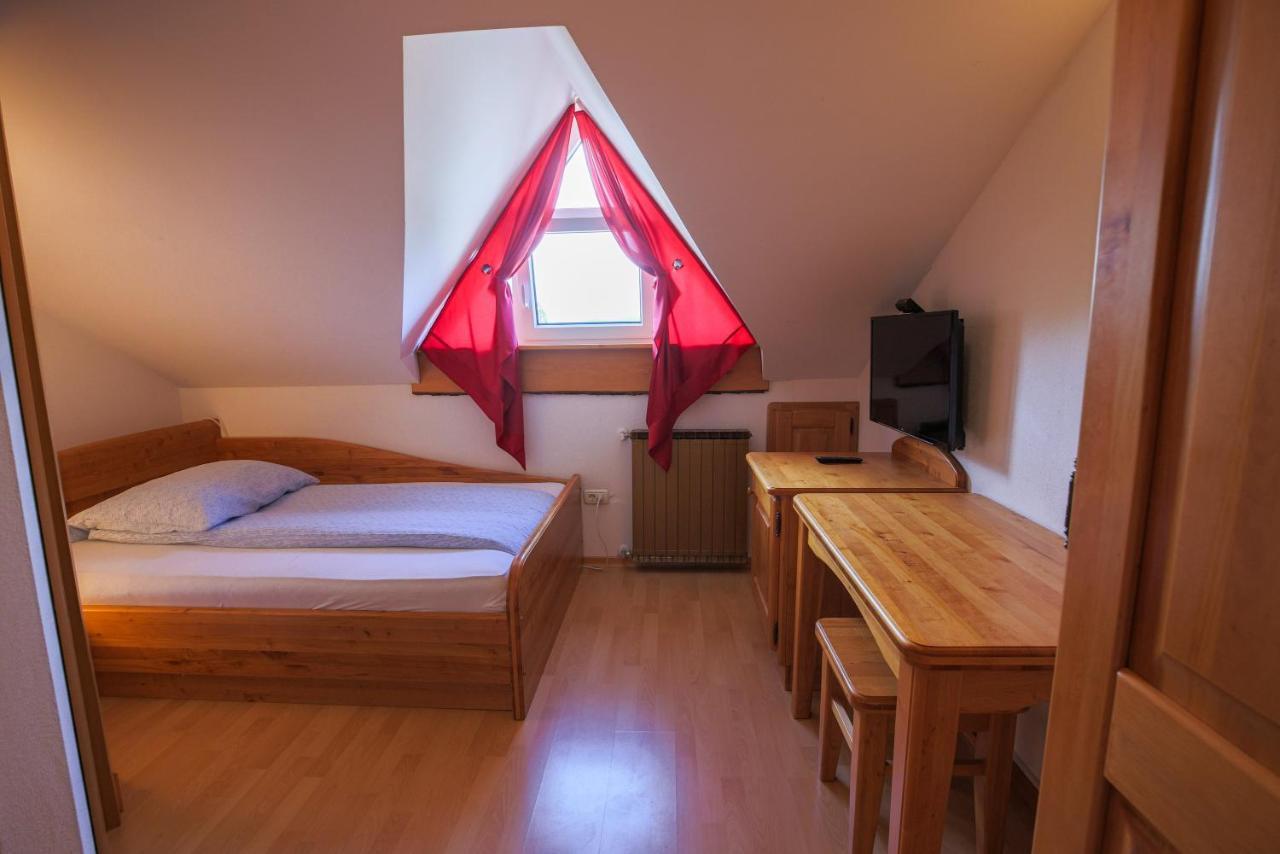 Вілла Domacija Malnarjevi Villa Slavina Екстер'єр фото