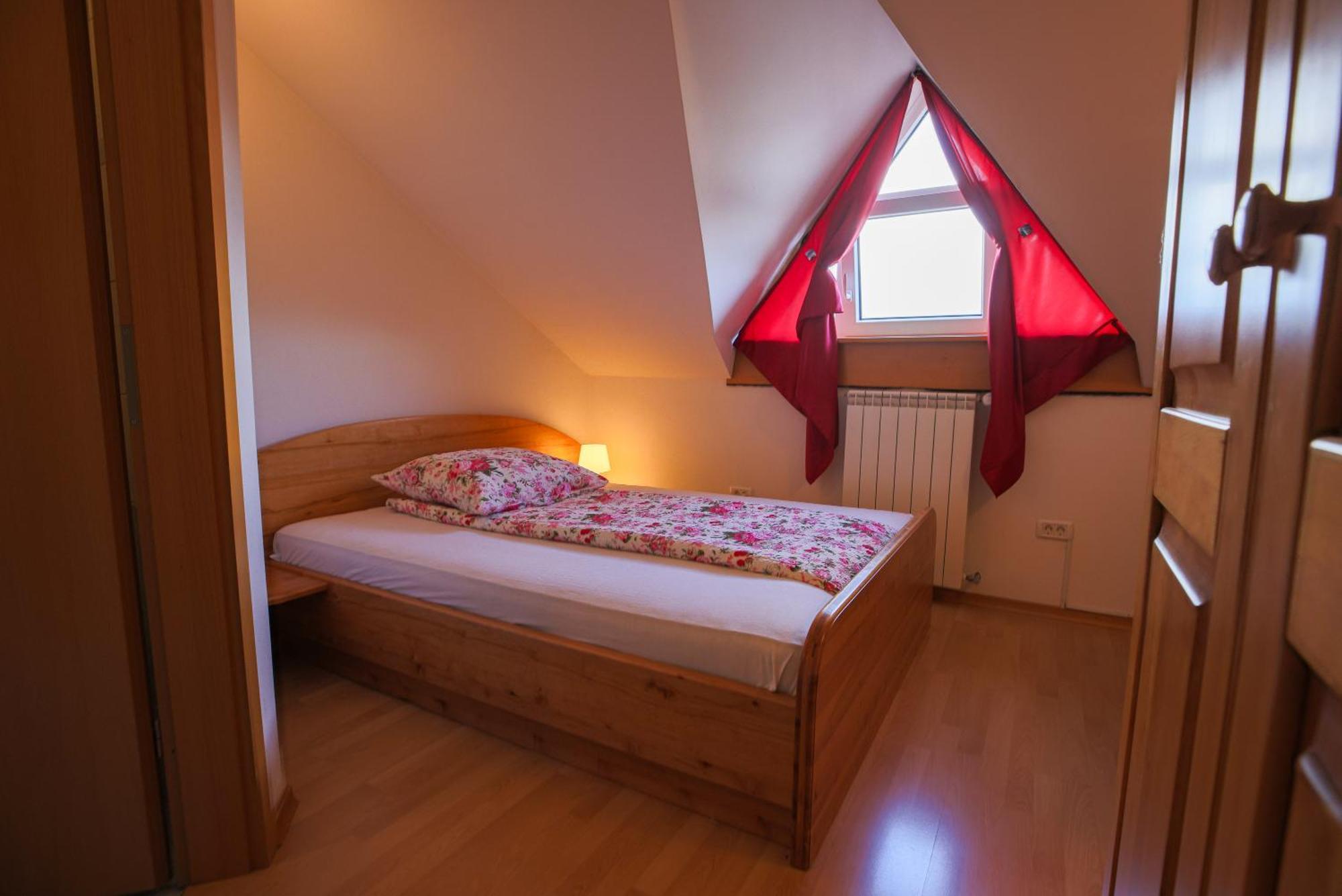 Вілла Domacija Malnarjevi Villa Slavina Екстер'єр фото